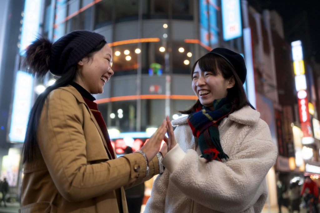 smiley-girls-city-medium-shot
